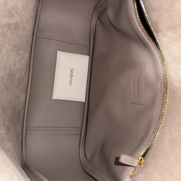 Authentic Saint Laurent le 5 A 7 supple large in grained leather - Picture 7 of 13